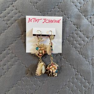 Betsey Johnson Sea Shell Earrings NWT